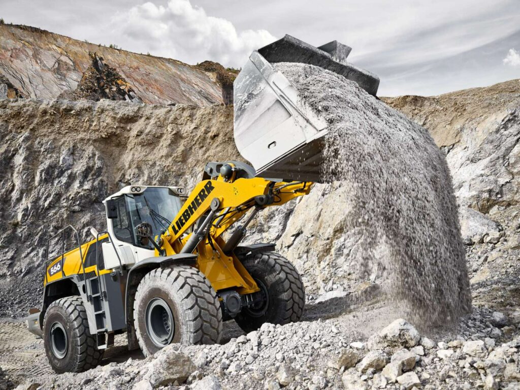 The new Liebherr L 566 in a quarrying application.