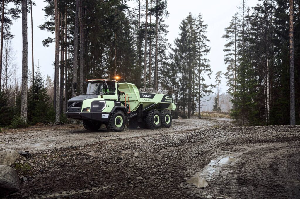 Volvo CE has started testing of the world’s first fuel cell articulated hauler prototype, the Volvo HX04.
