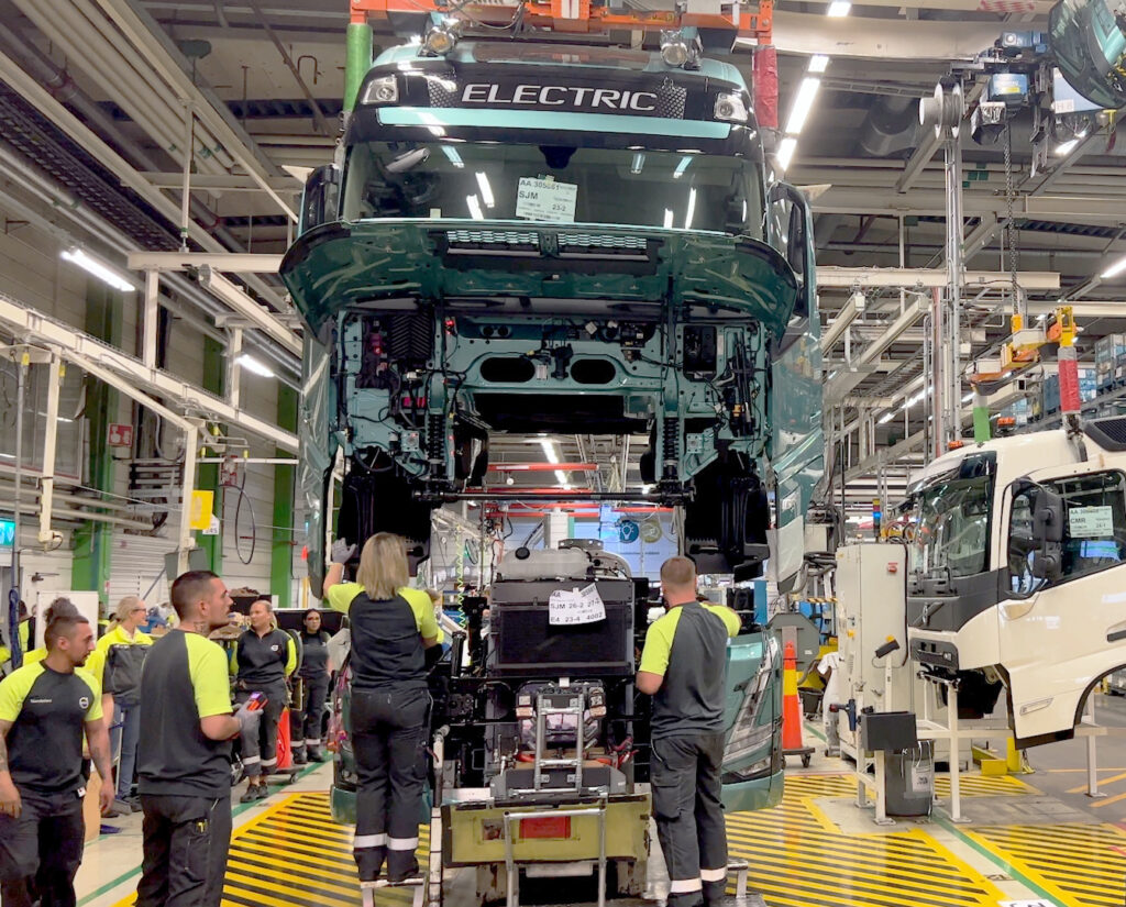 Volvo Trucks is beginning series production of the electric versions of its heavy-duty trucks.