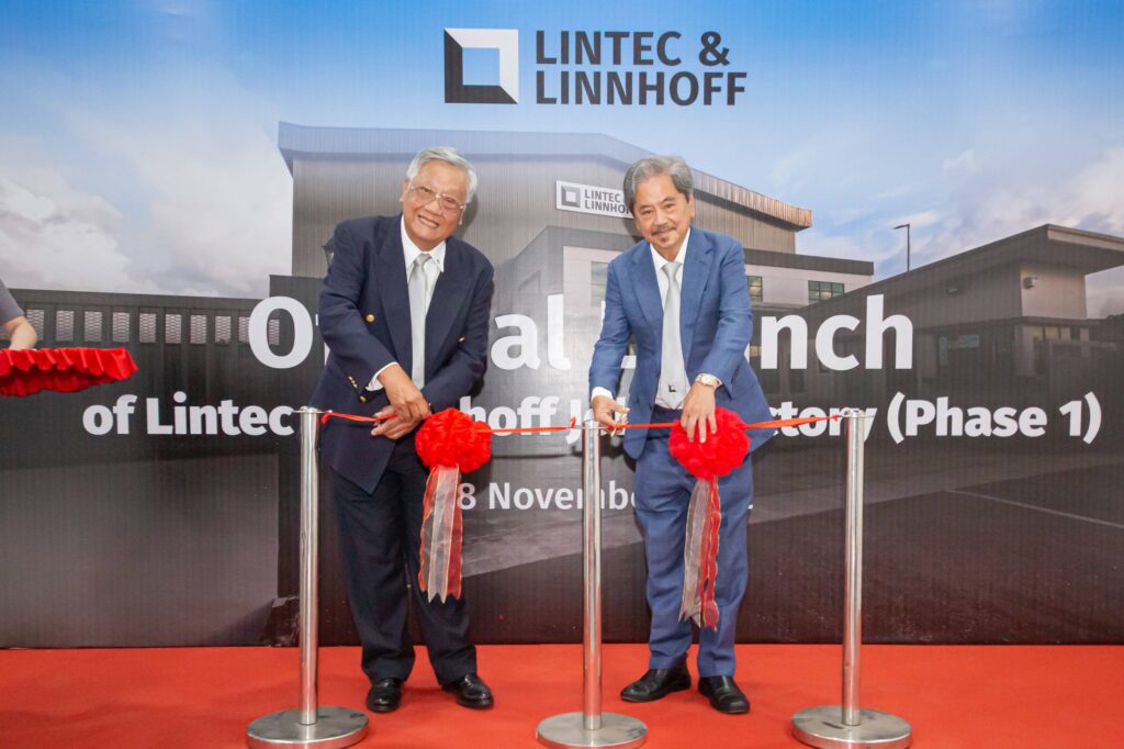 Daniel Chan, chairman (left), and Tan Suan Yap, executive director (right) inaugurate Lintec & Linnhoff Holdings’ newest manufacturing facility in Johor, Malaysia.