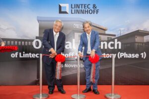 Daniel Chan, chairman (left), and Tan Suan Yap, executive director (right) inaugurate Lintec & Linnhoff Holdings’ newest manufacturing facility in Johor, Malaysia.