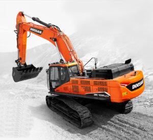 The Doosan DX450LCA-7M crawler excavator has a 44,3 t operating weight.