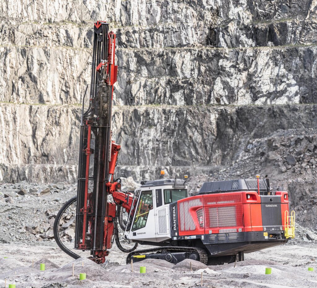 Designed for large hole size drilling, the Pantera DP1600i is ideally suited for a variety of applications, including pre-split and production drilling in large quarries and surface mines.