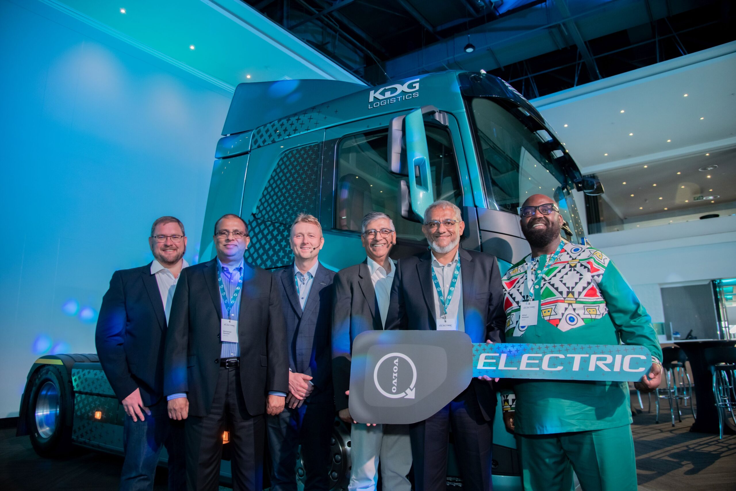 Locally, the first electric FM 4X2 truck tractor has been handed over to Volvo customer, KDG Logistics.