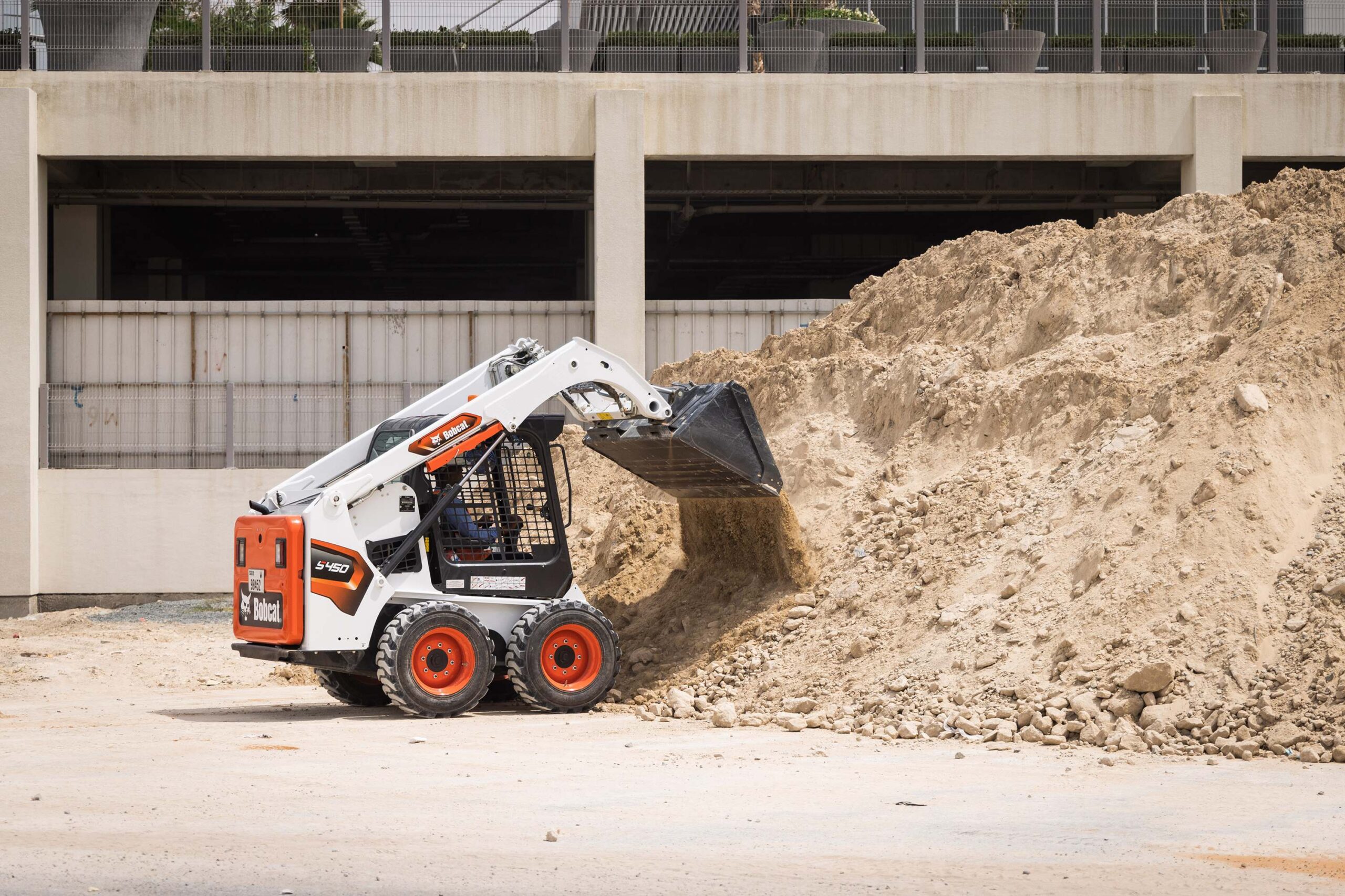 The new S450 builds on Bobcat’s well proven track record for very reliable equipment and maximum uptime.
