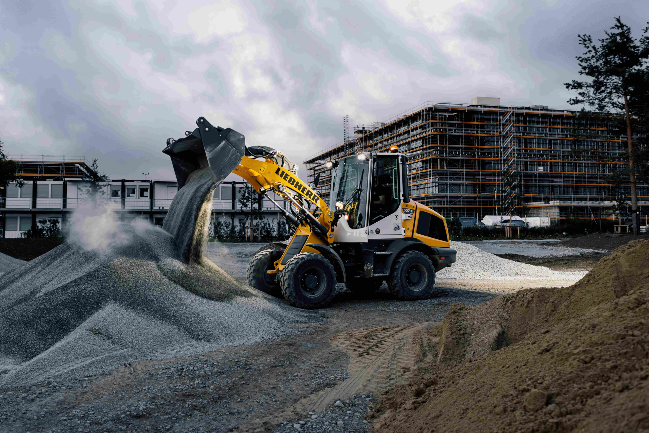 The L 507 E is based on the conventional Liebherr L 507 Stereo wheel loader.