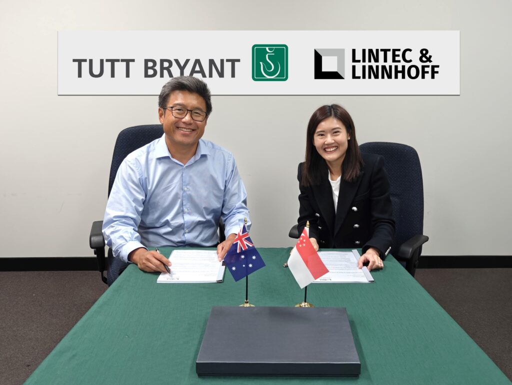 From left to right: Ng Chen Wei, MD, Tutt Bryant and Christabel Chan, Global Business Director, Lintec & Linnhoff, sign an exclusive distributor deal covering Lintec & Linnhoff asphalt mixing and concrete batching plants for the Australian market.