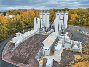 The Liebherr double concrete mixing plant is versatile and can be moved easily from one construction site to the next.