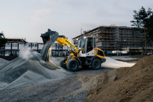 The L 507 E is the first electric wheel loader in the group.