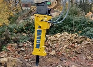 An ACB+ quick coupler with an Epiroc HB 2000 hydraulic breaker.