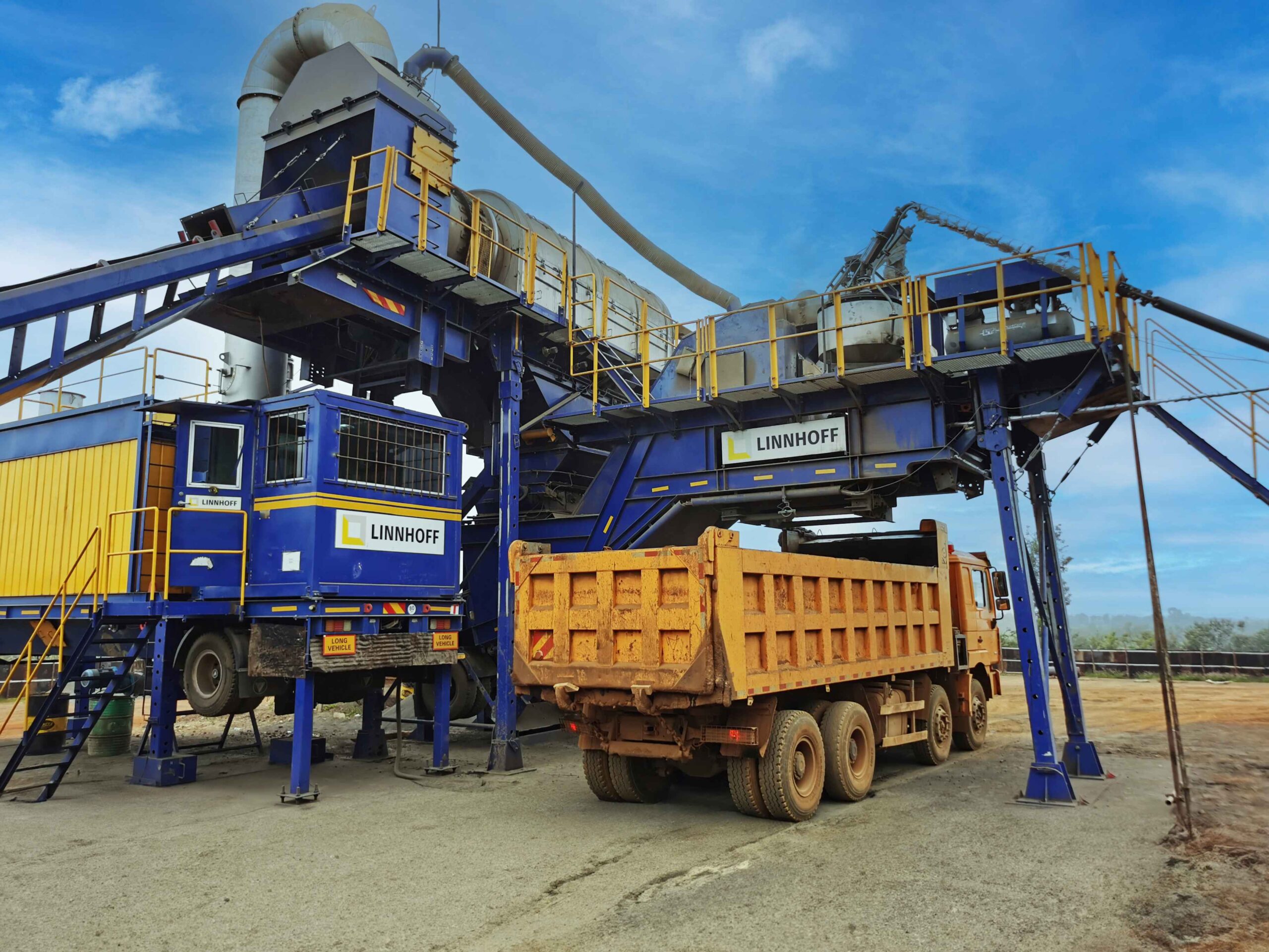 The Linnhoff TSD1500 Asphalt Mixing Plant is undertaking crucial work on two rural road projects in Kenya.