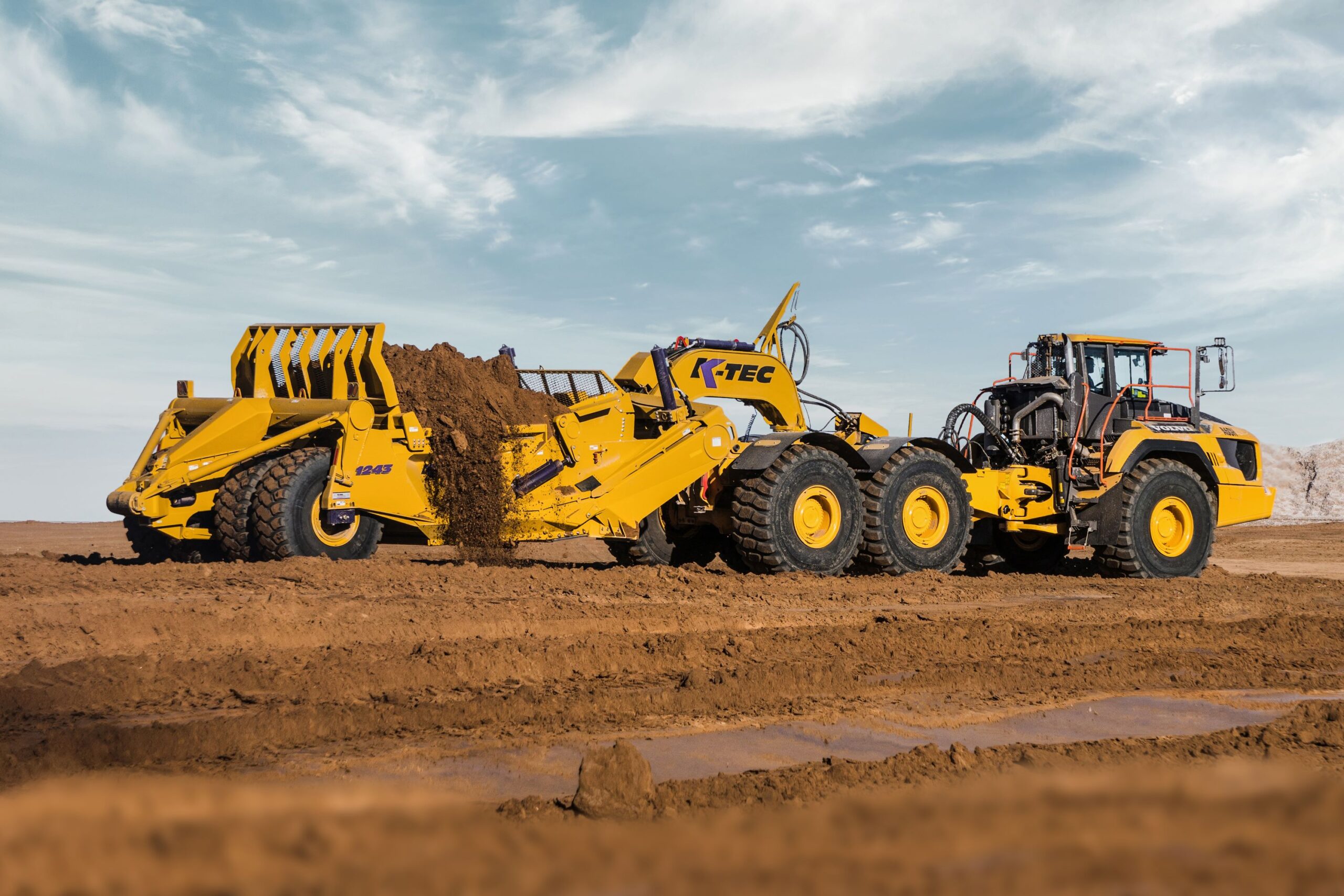 K-Tec’s revolutionary ADT technology converts articulated dump trucks into scraper haulers.