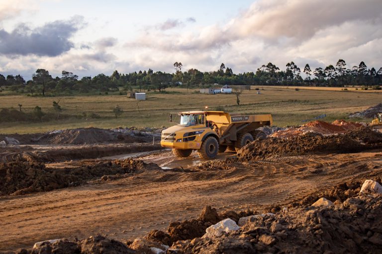 Construction of the road linking the two mega bridges of Msikaba and Mtentu is advancing well.