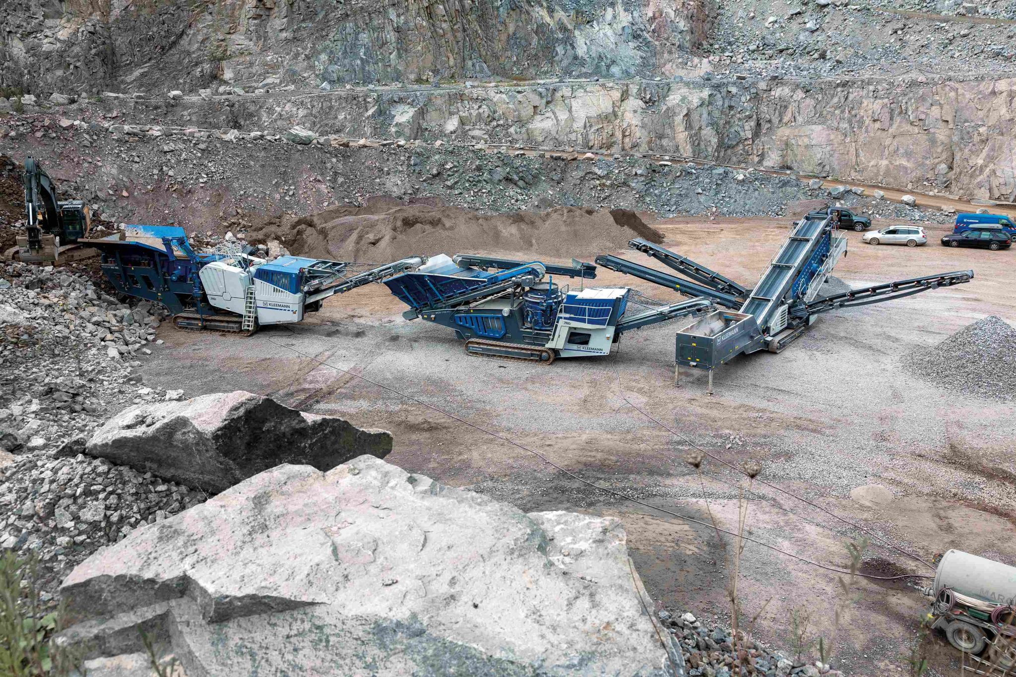 Advantages of all-electric operation of mobile crushing and screening ...