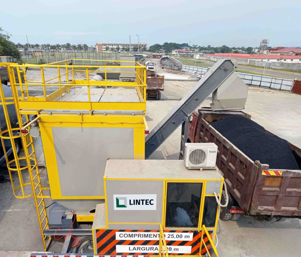 The Lintec CDP12001M played a pivotal role in enhancing Gabon’s road network, enabling better access to clean drinking water for thousands of residents.