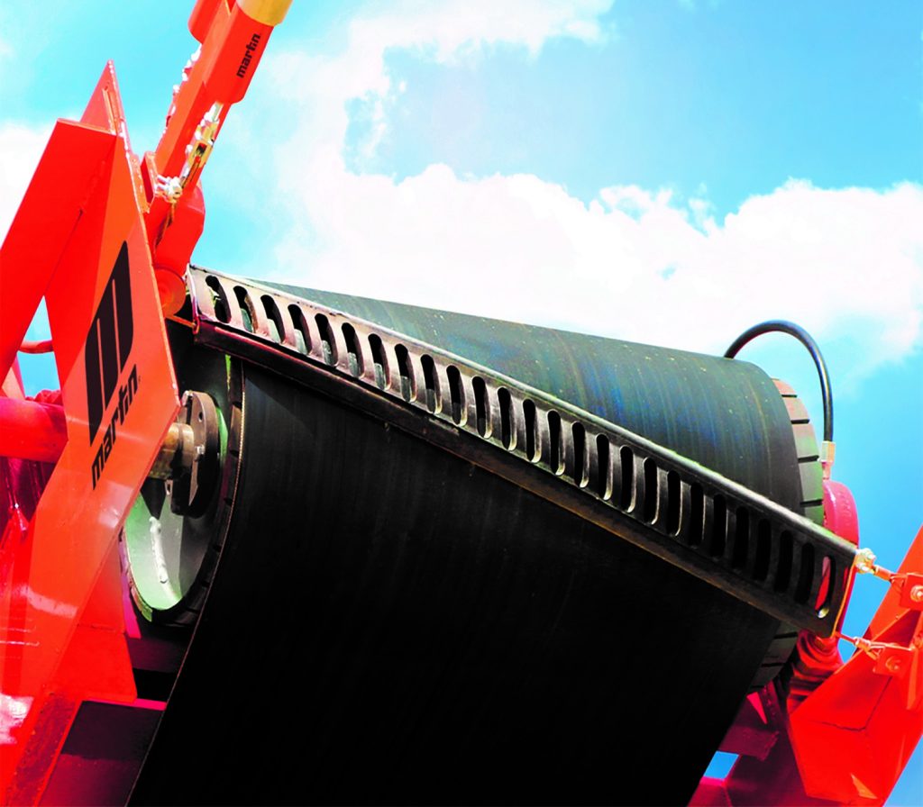 CleanScrape uses a matrix of tungsten carbide wear tips lightly tensioned across the discharge pulley in a three-dimensional helix shape.