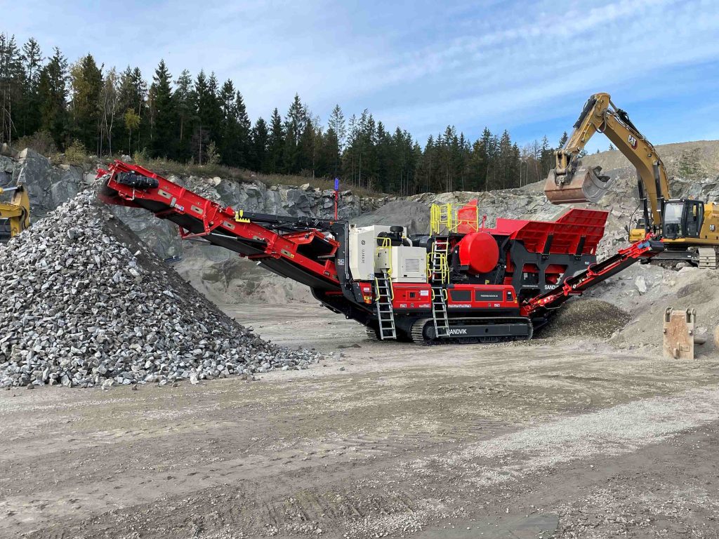 The Sandvik UJ443E jaw crusher is built for tough quarry applications, delivering high performance and durability in demanding conditions.