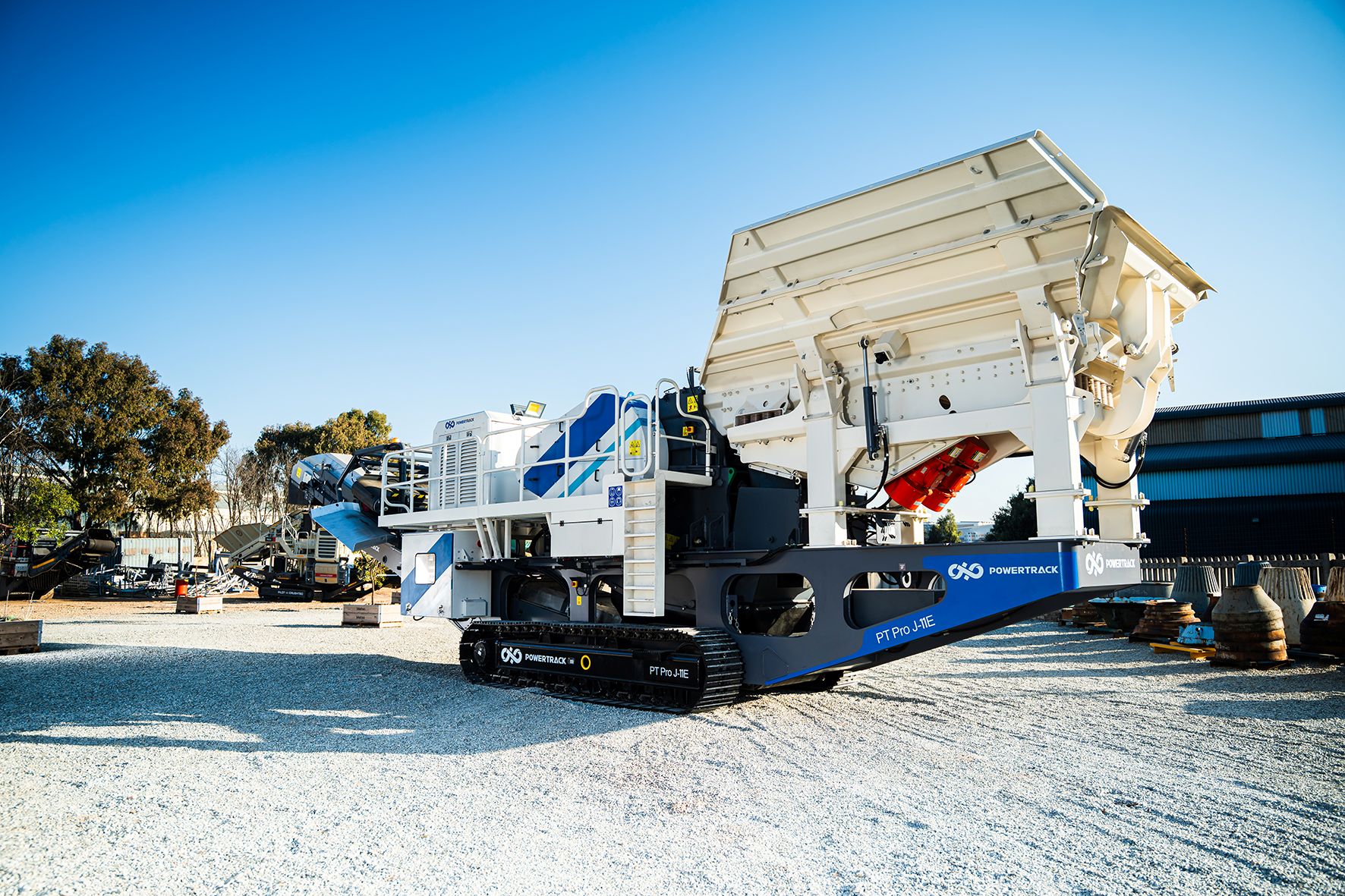 Versatile and reliable, the Powertrack PT PRO J-11E is ideal for producing aggregates and for the crushing of both natural and recycled materials.