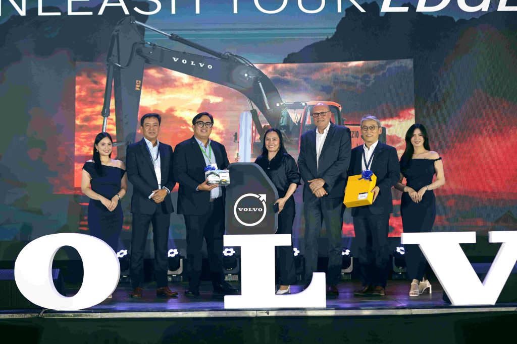 Philippines launch: From left: Ronald Yao, Vice President Machine Sales, Civic Merchandising Inc, Gabriel Serquina, Product Manager, Civic Merchandising Inc, Settie Banisil, Purchasing Manager, TVI Resource Development (Phils.) Inc, Tomas Kuta, President of Region Asia, Volvo CE, and Jaetack Lim, Head of Market East, Volvo CE.