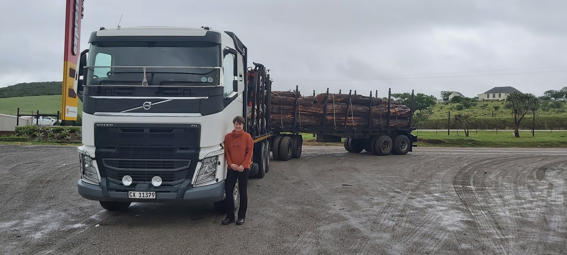 AJJ Stander Vervoer recently took delivery of a new Volvo FH 480 6x4 with a rigid chassis at Volvo Trucks’ assembly plant in Durban.