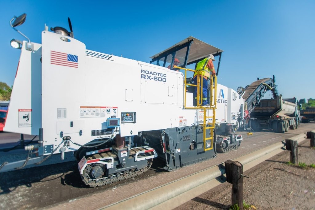 This is the first deployment of an Astec RX-600ex (Roadtec) cold planer in this part of South Africa.