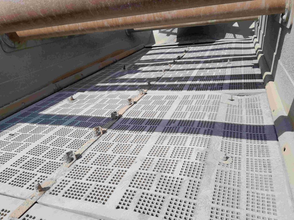 Multotec’s side-tension mats can be installed on existing vibrating screens without structural modifications.