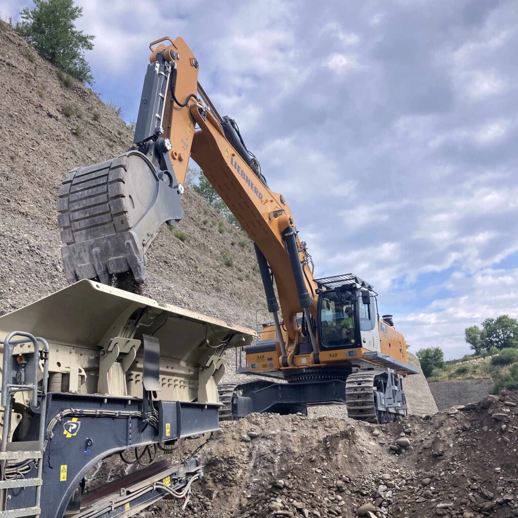 The machine is currently being used for direct excavation of highly abrasive rock.
