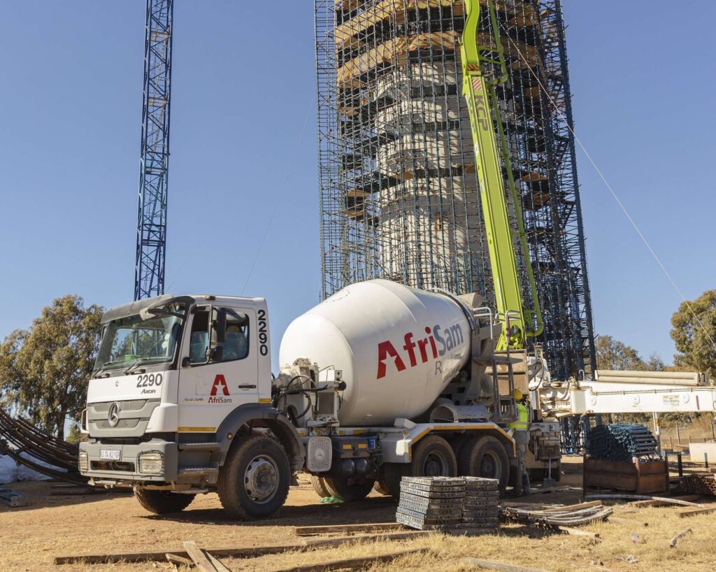 To avoid overloading and deforming the formwork, concrete pouring was limited to 12 m³/hour.