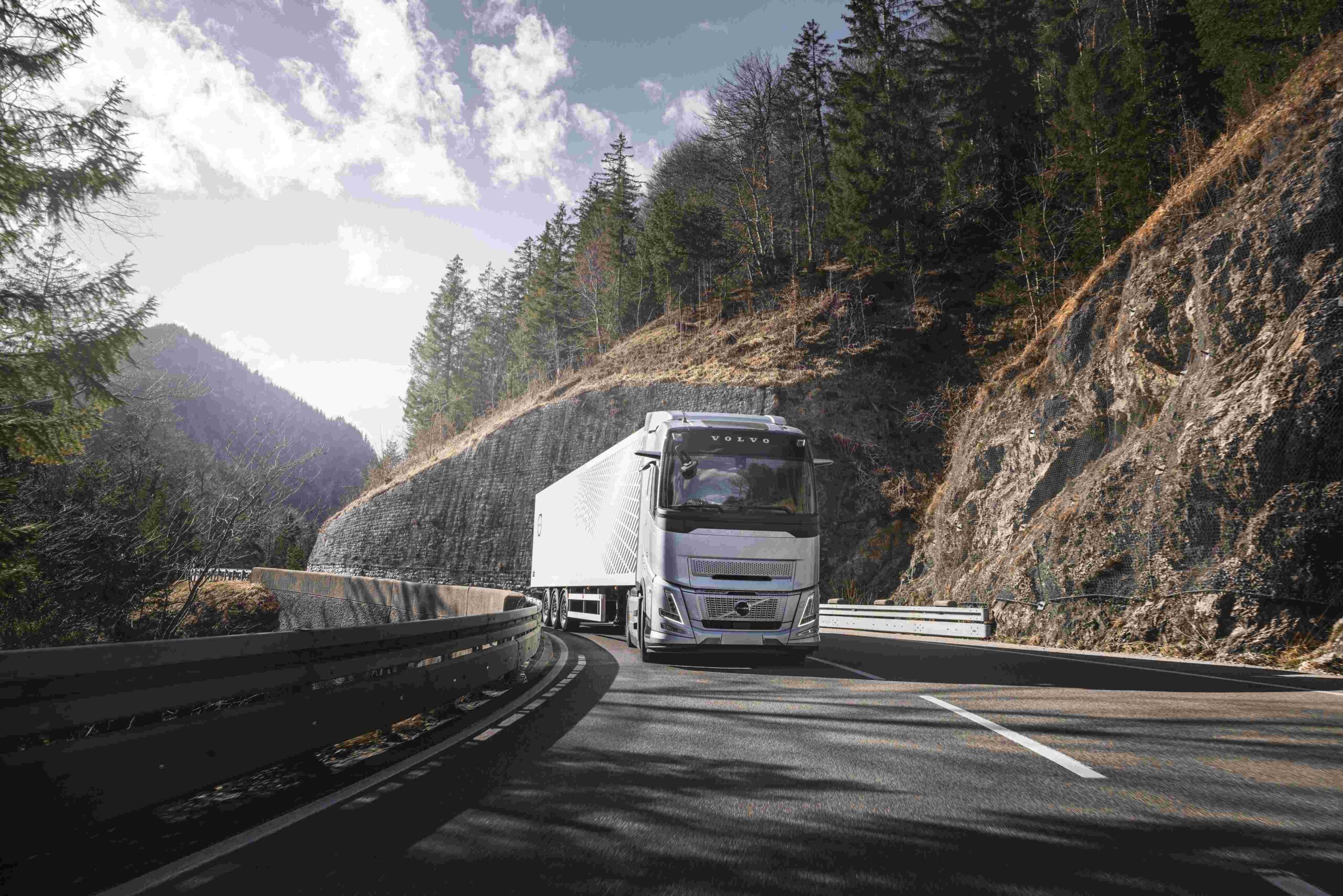 Volvo Trucks has added a new engine stop/start functionality to the latest generation of it’s I-Roll technology.