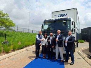 From left to right: Waldemar Christensen, MD of Volvo Trucks South Africa, Melanie Smit: Vice President, DSV Air & Sea, Gordon Wyatt: CEO, DSV Air & Sea, MEA, Anders Friberg, Director New Truck Sales, Volvo Trucks South Africa and Eric Parry, Senior Sustainability Manager, Volvo Trucks South Africa.