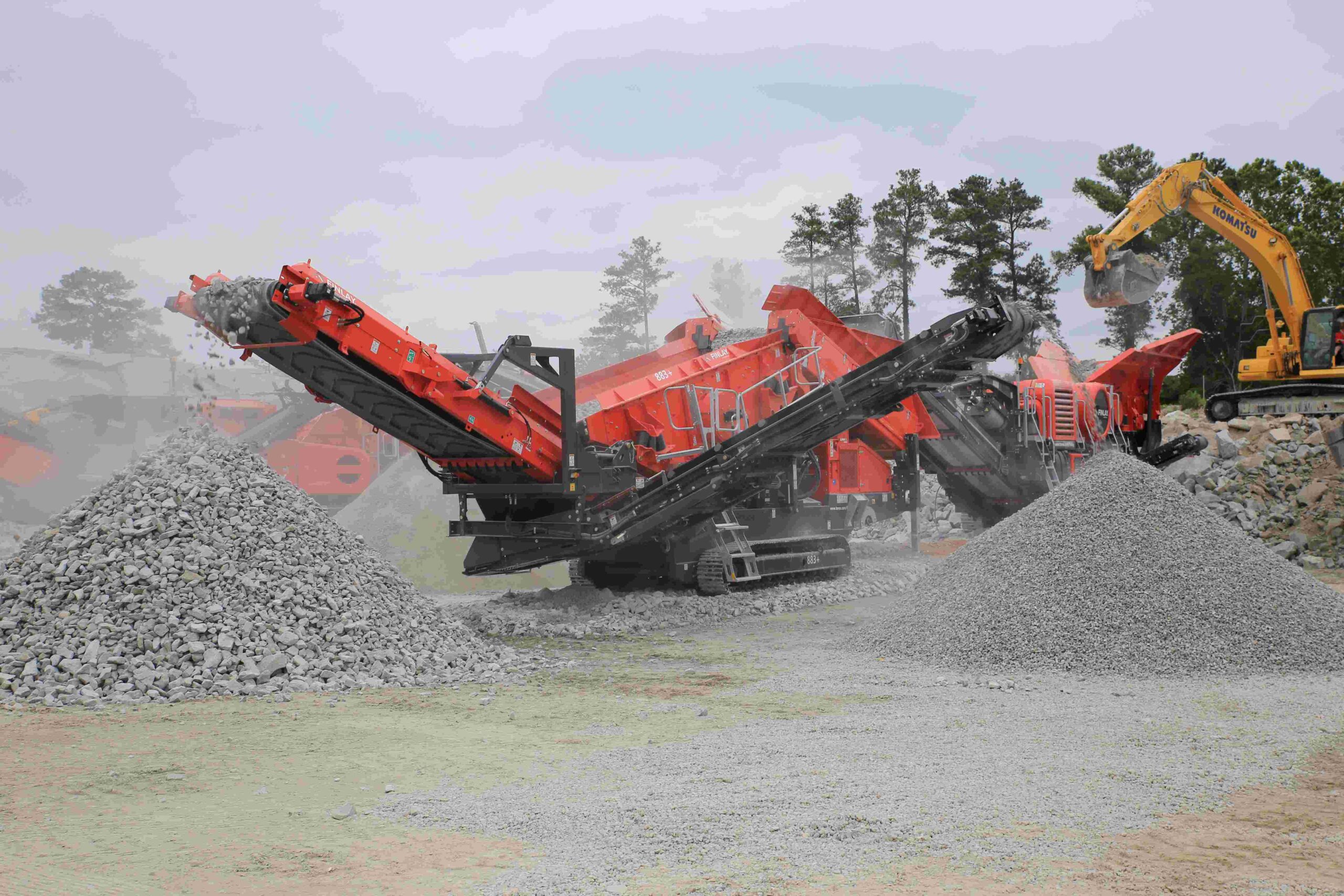 The Finlay 883+ is an adaptable heavy duty screen capable of processing up to 600 tph.