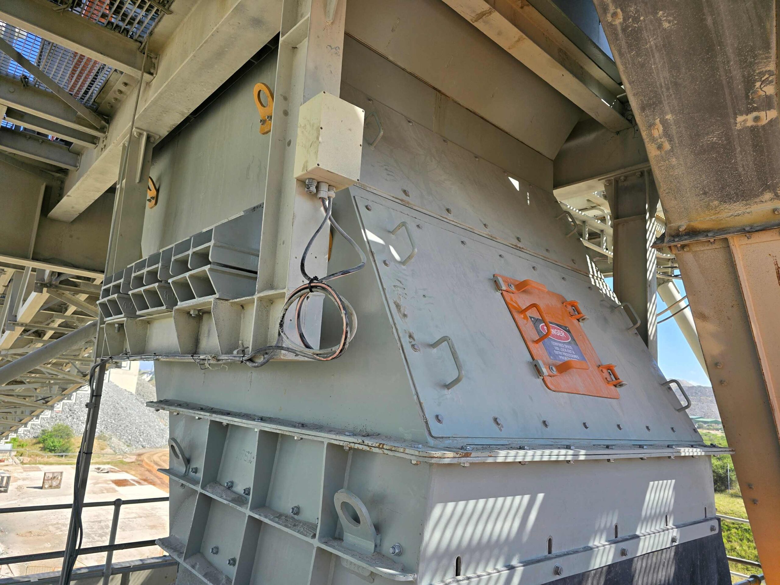 This Weba head chute carefully controls the speed and discharge angle of platinum ore, significantly reducing liner wear and preventing blockages that can lead to costly unplanned plant downtime.
