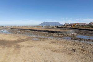 Earthworks have prepared the way for 12 000 m³ of dump rock for stabilisation.