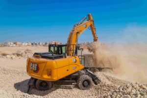 Cat M320 customers can achieve up to 17% lower maintenance costs compared with the previous design, helping reduce downtime and improve overall machine uptime.