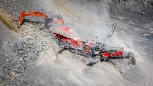 For operations requiring closed loop crushing and on board screening, the Finlay I 130RS integrates a high-capacity two deck afterscreen and recirculation system within the same mid-range platform.