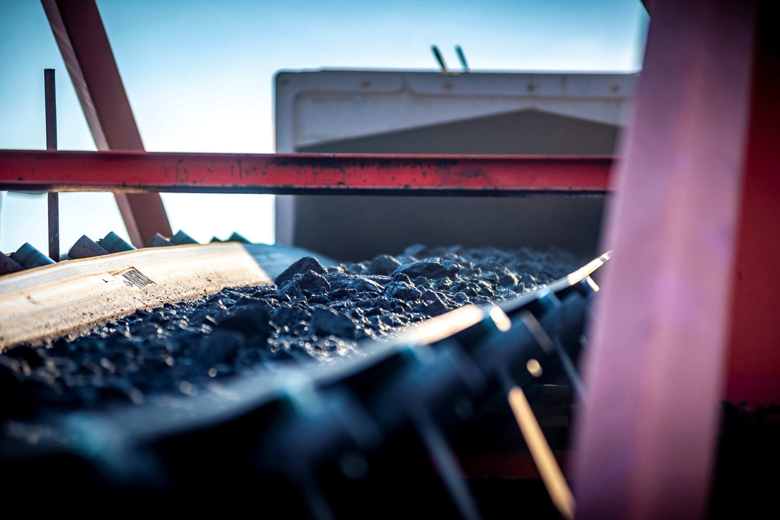A Weba Chute Systems head chute directs the coal stream along a controlled trajectory, supporting consistent belt alignment and reliable material handling.
