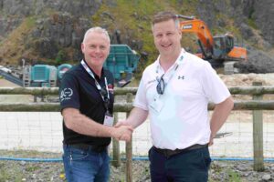 Alan Coalter, President of Powerscreen Crushing and Screening (left), and Neil McIlwaine, Business Line Director, MAGNA.