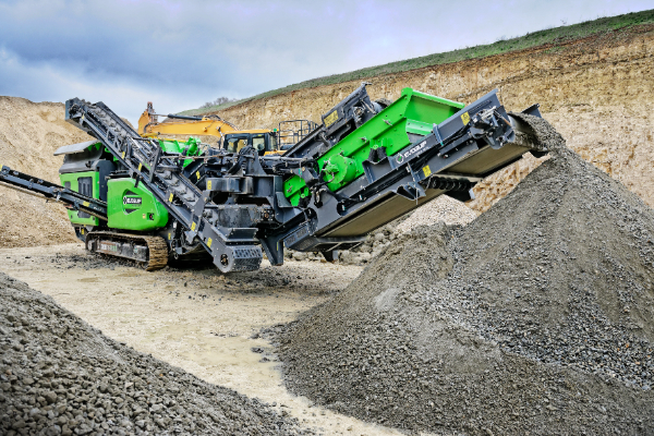 Production capacities have expanded dramatically, from around 20–80 tonnes per hour for entry-level machines to up to 300 tonnes per hour on flagship models like the Cobra 290 (pictured)