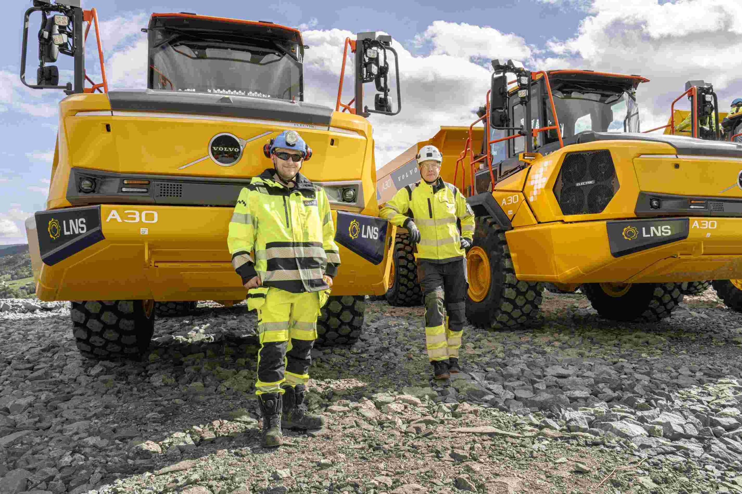 Steffen Solstrand Ludvigsen, Project Site Manager at LNS and Lars Oust, Project Manager at Hafslund Kraft with the new A30 Electric.