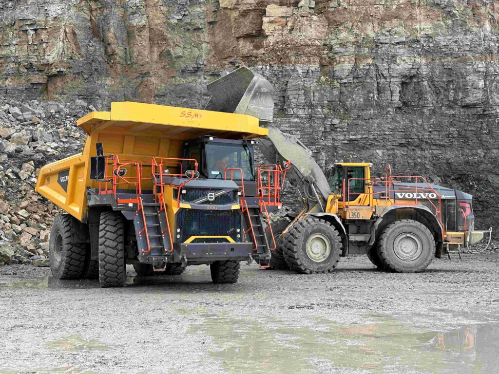 SHF is the first customer in Germany and Europe to operate the new Stage V Volvo R70.