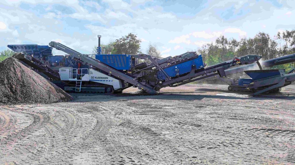 The optional double-deck post screening unit means the MOBIREX MR 130 EVO from Kleemann can produce up to two classes of final product.