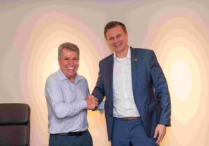 Jaime Ortiz Jimenez, Statutory Director Italbronze, and Heikki Metsälä, President Services business area Metso.