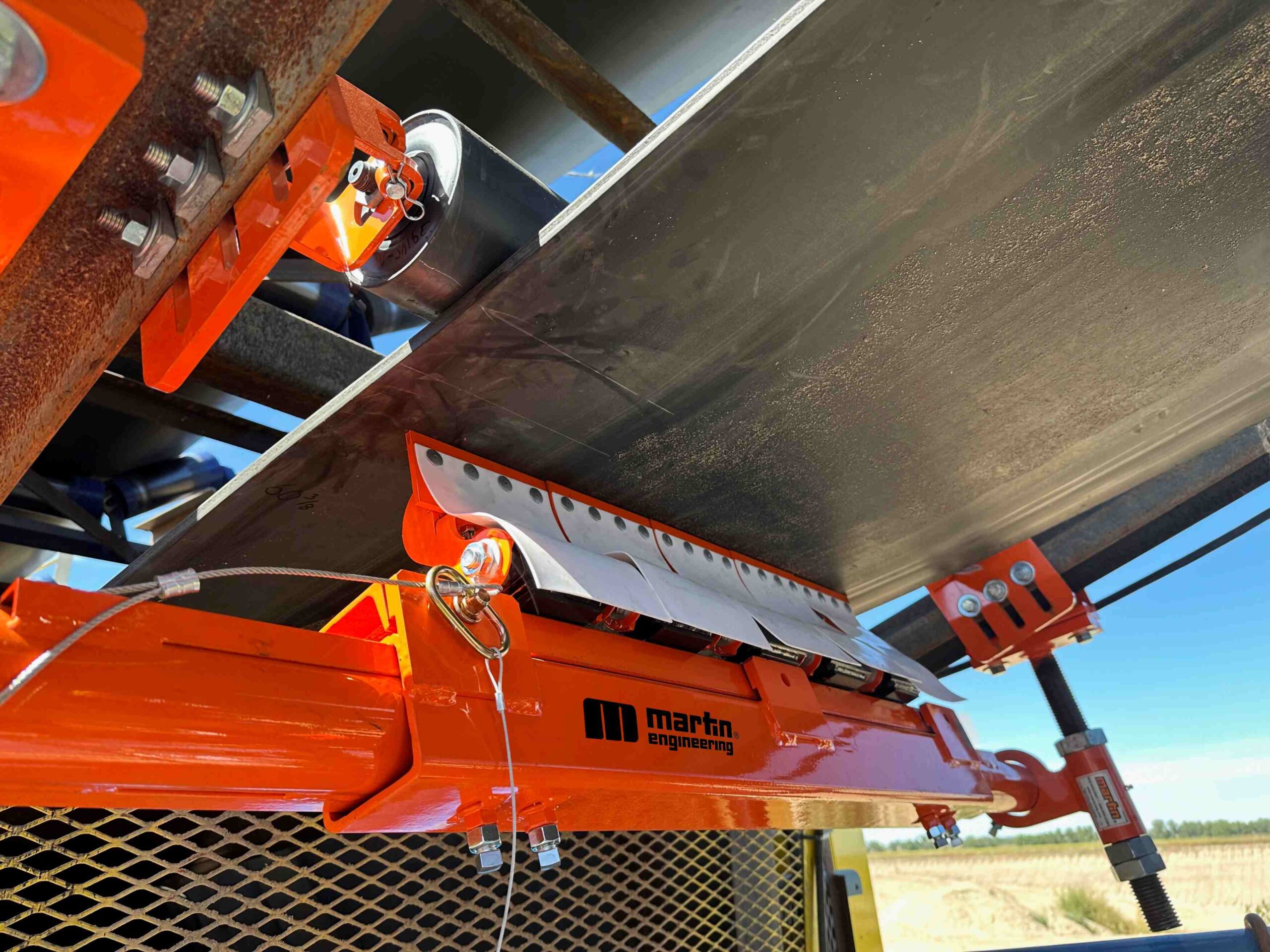 The SQC2S Orion Secondary Cleaner is designed to dislodge adhered fines that create dust on the belt return.